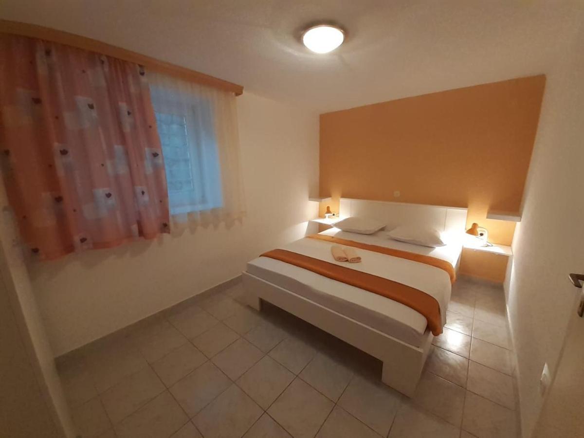 Apartments With A Parking Space Gradac, Makarska - 11332 Gradac  Esterno foto